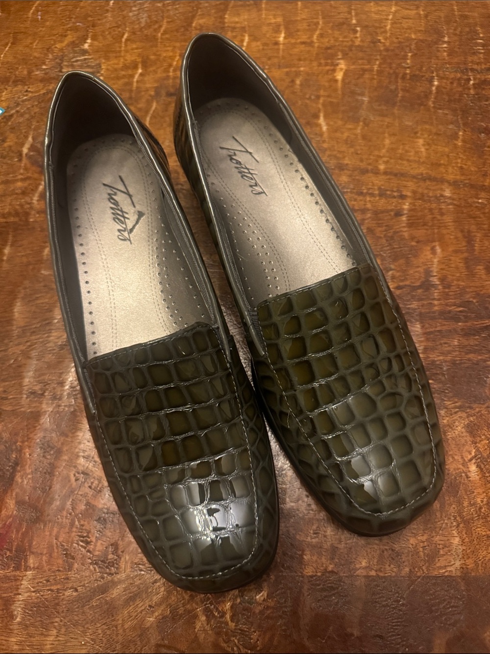 Trotters Olive Green Croc-Embossed Slip-On Loafers